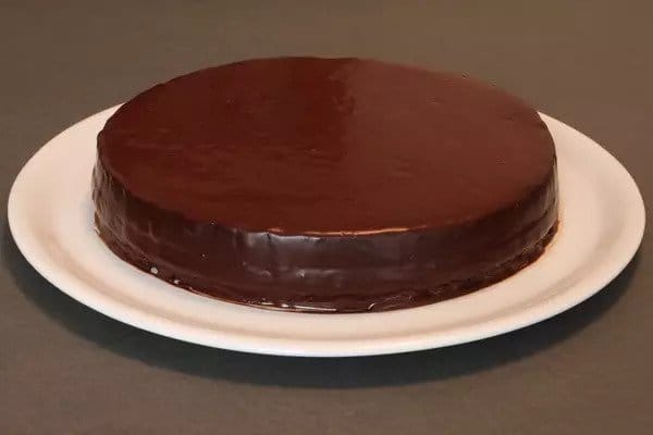 Torta Sacher con cioccolato al latte